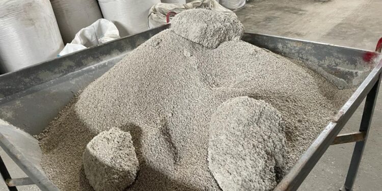 Spălare de bani și substanțe chimice de 144.000.000 lei din Rusia și Letonia. Percheziții în patru localități