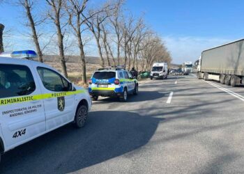 Accident la Sîngerei: Un șofer a murit după ce mașina pe care o conducea s-a tamponat cu un camion