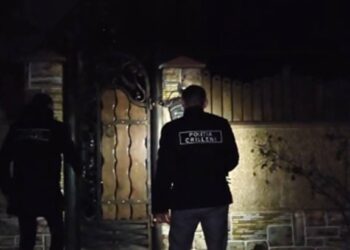 Produceau și vindeau acte false: Trei bărbați, reținuți