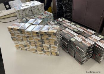 Un moldovean și-a ticsit mașina cu țigări de contrabandă și s-a pornit în România. A ajuns numai până la frontieră