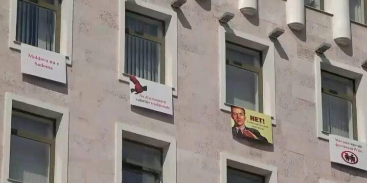 „Este o luptă pentru identitatea noastră»: Deputații Partidului interzis “ȘOR” vor apăra în instanță dreptul la o familie tradițională