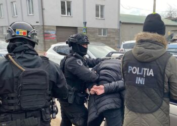 Droguri de peste 100.000 lei și 120.000 lei proveniți din vânzarea lor: o femeie și doi bărbați – reținuți