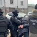 Droguri de peste 100.000 lei și 120.000 lei proveniți din vânzarea lor: o femeie și doi bărbați – reținuți