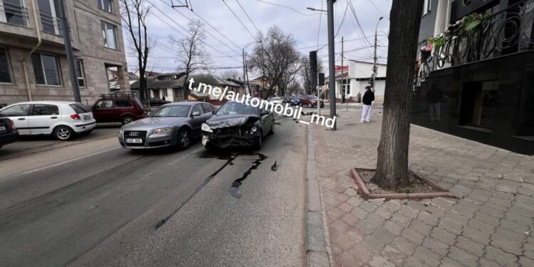 Авария в Кишиневе: После столкновения авто, ребенку потребовалась помощь врачей