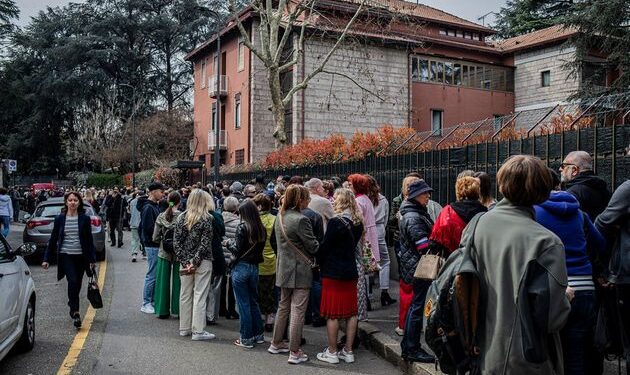 В МИД РФ назвали «беспрецедентной» активность избирателей за рубежом на выборах президента РФ, заявив, что проголосовали более 372 тысяч человек