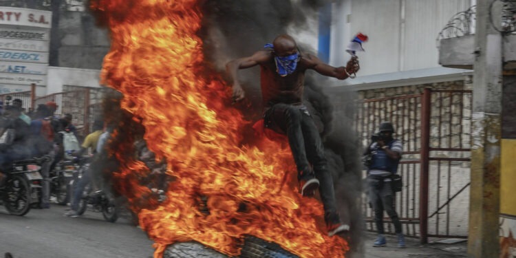 Вооруженные банды пытались захватить главный международный аэропорт Гаити