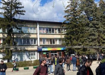 Сотрудников и учащихся Политехнического колледжа в Бельцах эвакуировали из-за сообщения о бомбе