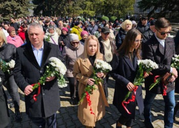 Echipa lui Ilan Șor a organizat o procesiune și depuneri de flori la Memorialul Gloriei Militare din Bălți, în cinstea celei de-a 80-a aniversări a eliberării orașului de invadatorii germano-români