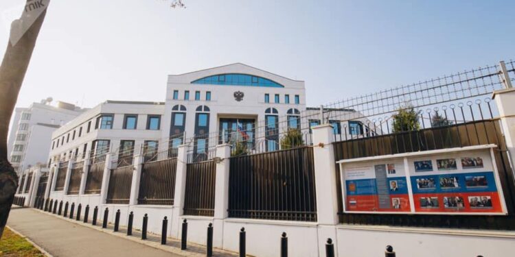 Un angajat al Ambasadei Rusiei a fost declarat persona non grata