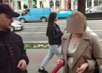 Final fericit pentru o femeie care și-a pierdut portofelul: Un carabinier l-a găsit și i l-a returnat