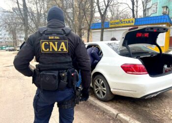 CNA efectuează percheziții la 19 adrese într-o cauză penală de corupere activă și trafic de influență. Un avocat, reținut