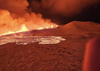 В Исландии снова эвакуируют жителей из-за извержения вулкана