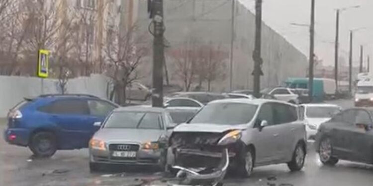 Trei automobile au fost avariate, după un accident din centrul capitalei