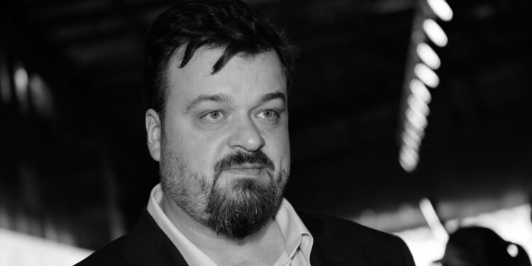 Умер футбольный комментатор Василий Уткин