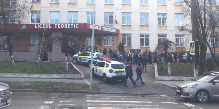 Alertă falsă cu bombă la un liceu din capitală! Poliția caută autorul apelului