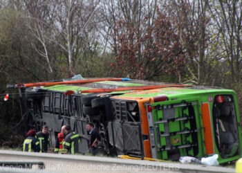 Accident de coșmar, în Germania: Cel puțin 5 oameni au murit după ce autobuzul în care se aflau s-a răsturnat