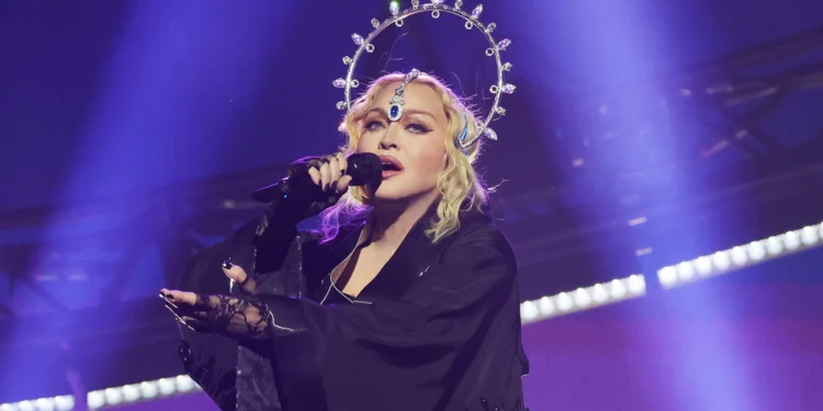 Madonna rupe tăcerea. Cântăreața a dezvăluit primul cuvânt pe care l-a rostit, după ce a stat patru zile în comă