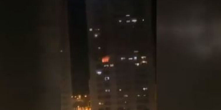 Incendiu puternic într-un bloc din Spania. Trei oameni, inclusiv un copil, au murit