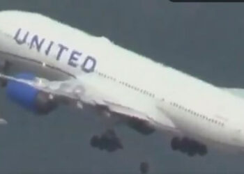 Un avion Boeing a aterizat de urgență după ce și-a pierdut o roată în zbor