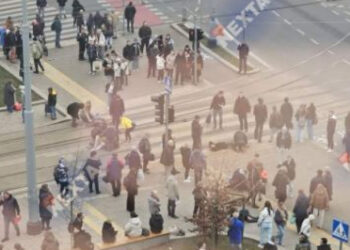 Polonia: O mașină a intrat în plin într-un grup de pietoni. Cel puțin 17 oameni au fost răniți