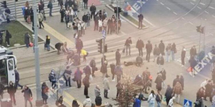 Polonia: O mașină a intrat în plin într-un grup de pietoni. Cel puțin 17 oameni au fost răniți