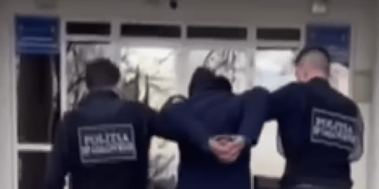 Ar fi comis un jaf stradal. Un tânăr din Ialoveni, reținut pe urme fierbinți