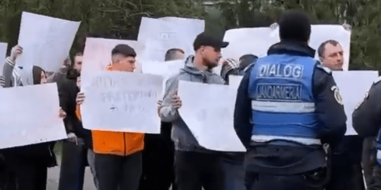 Oamenii nemulțumiți de politicile Maiei Sandu au protestat la București