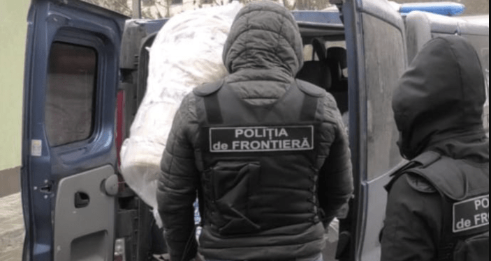 Marfă de contrabandă de aproximativ 200 000 lei, depistată de ofițerii de investigații la PTF Leușeni