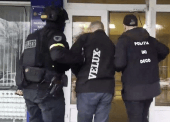 Taximetrist reținut după o ce a pretins de la o femeie 1000 euro pentru imagini intime