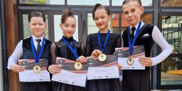 Două cupluri de dansatori din Moldova au luat aurul la o competiție din Italia