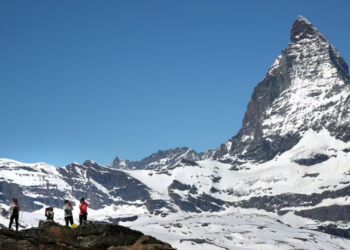 В швейцарских Альпах нашли мертвыми пятерых из шести пропавших лыжников