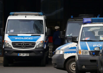 S-a pornit în Germania cu valiza burdușită cu arme și droguri. Un moldovean, documentat de autoritățile de la Berlin