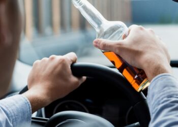 A urcat beat la volan și a încercat să mituiască carabinierii: Dosar penal pe numele unui moldovean, în Italia