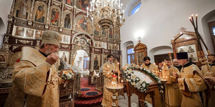 Митрополит Владимир возглавил литургию в Москве