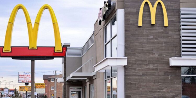 В работе McDonald`s по всему миру произошел сбой