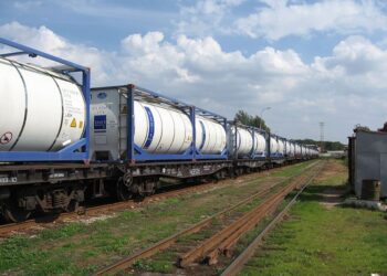 «Железная дорога Молдовы» выставляет на аукцион 81 танк-контейнер