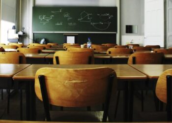 Elevii vor putea fi alungați de la ore și exmatriculați în caz de abateri disciplinare