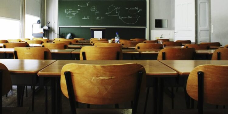 Elevii vor putea fi alungați de la ore și exmatriculați în caz de abateri disciplinare