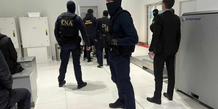 Detalii de la perchezițiile pe Aeroport: Șapte inspectori vamali, dar și persoane fizice bănuite de corupție