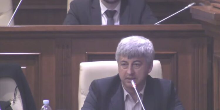 «Это вмешательство в свободу выражения». Член СТР назвал «непонятными» аргументы Совета по стратегическим инвестициям, которые привели к закрытию Пятого канала