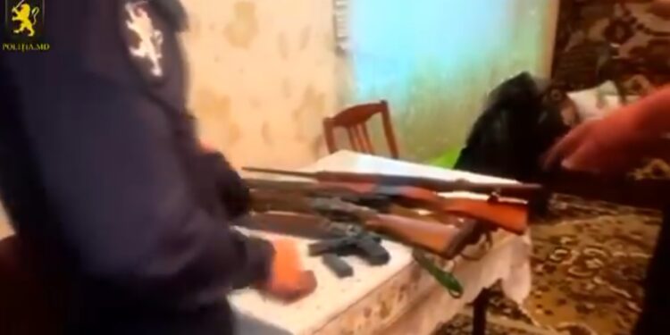 В Оргеевском районе при обыске у четырех человек нашли оружие и боеприпасы