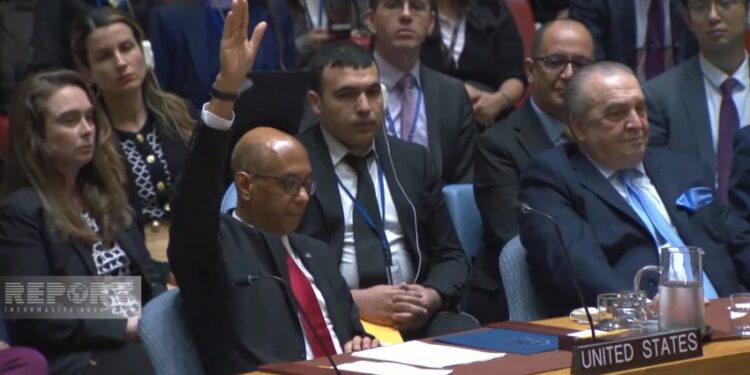 Столтенберг: Украина должна сама решить проблему нехватки военных