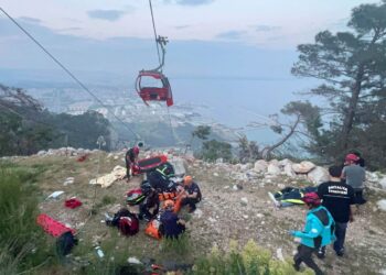 Видео и фото с места аварии на канатной дороге в Анталье, где погиб человек и 17 пострадали