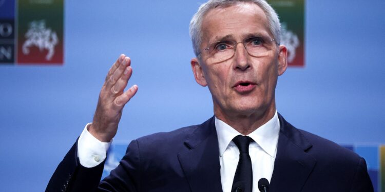 Stoltenberg: NATO nu este şi nu va fi parte a conflictului din Ucraina