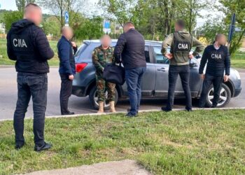 Un militar din Bălți, prins în flagrant cu 1400 de euro. Ar fi promis unui tânăr să tergiverseze procesul de încorporare în serviciul militar