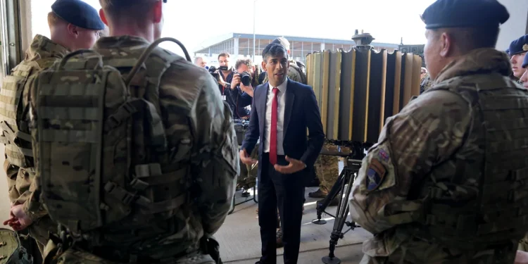 Риши Сунак: Британия переведет оборонную промышленность в режим войны