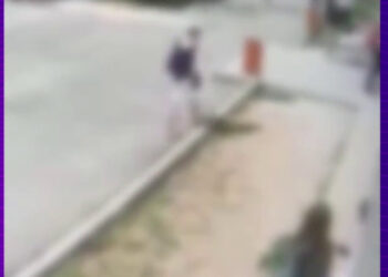 „Îl alergau cu două macete, el fugea foarte repede”. Momentul unui atac la o școală din București. Un elev a fost înjunghiat