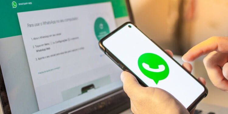 WhatsApp a redus limita de folosire a aplicației la 13 ani: „Companiile de tehnologie pun profitul mai presus de protejarea copiilor”