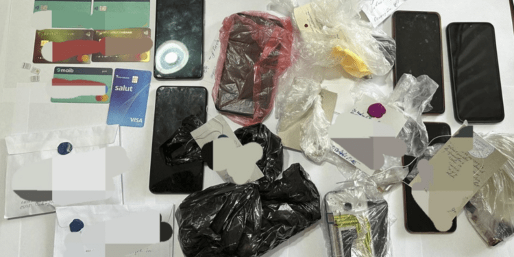 Percheziții la opt suspecți de la nordul țării într-un dosar de trafic de droguri. Trei persoane au fost reținute