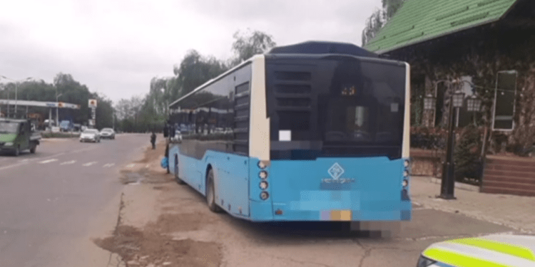 Водитель рейсового автобуса вез пассажиров, находясь в сильном алкогольном опьянении